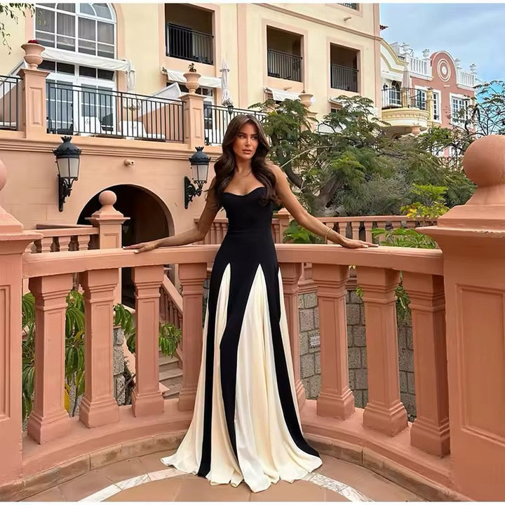 Damen Maxikleid mit Spaghettiträgern und Herzausschnitt mit kontrastfarbenen weißen Bahnen am Rock