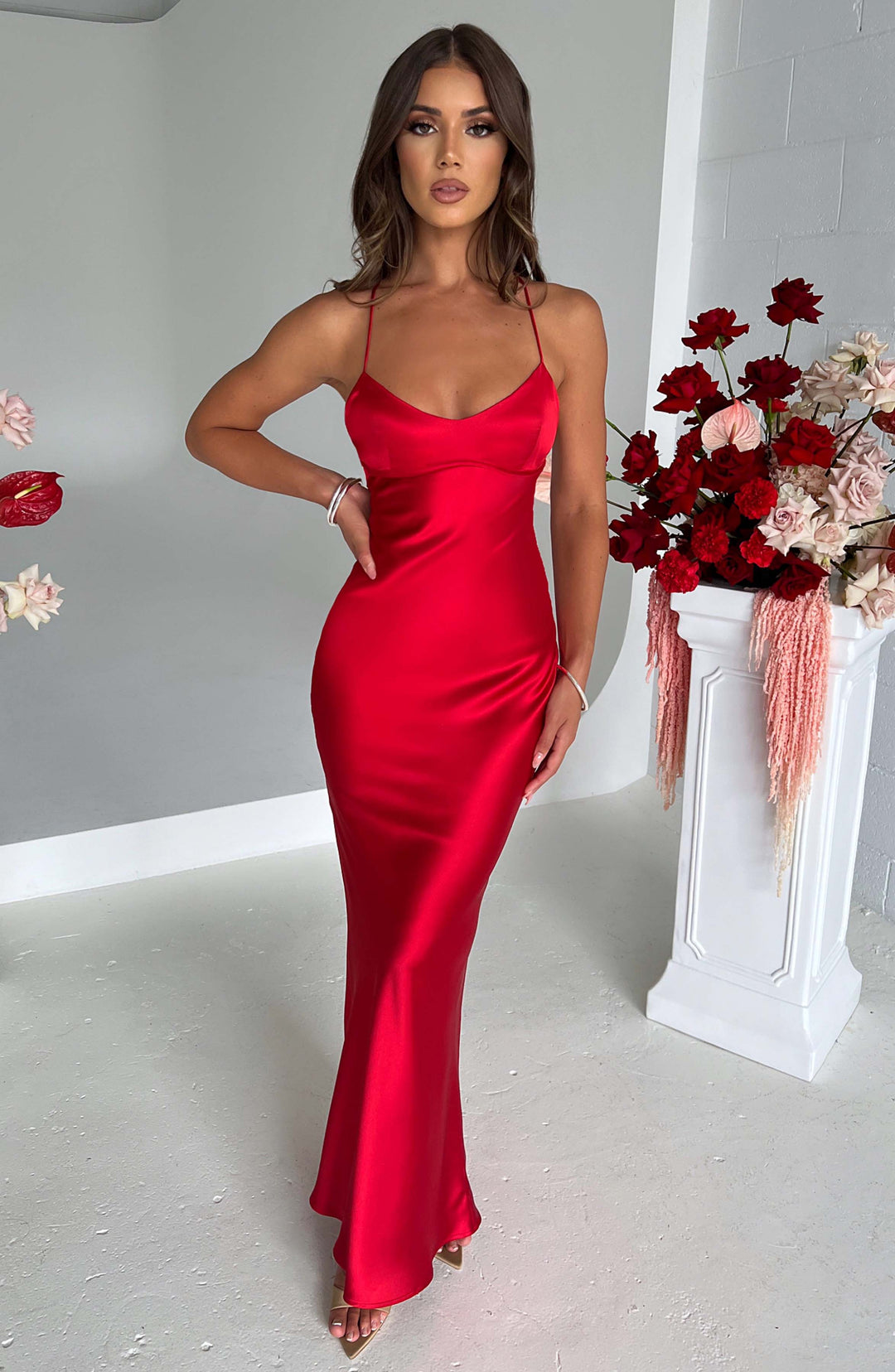 Damen Maxikleid mit Spaghettiträgern und Kreuzträgern am Rücken
