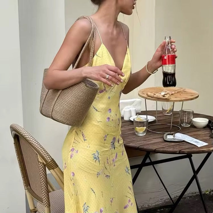Damen Maxikleid mit Spaghettiträgern und V-Ausschnitt mit floralem Muster auf gelbem Untergrund