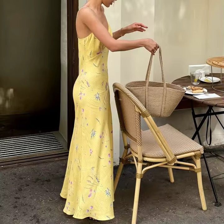 Damen Maxikleid mit Spaghettiträgern und V-Ausschnitt mit floralem Muster auf gelbem Untergrund