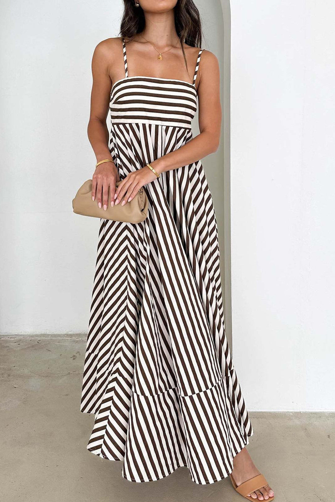 Damen Maxikleid mit Streifen gerader Ausschnitt und Spaghettiträgern mit Stufensaum