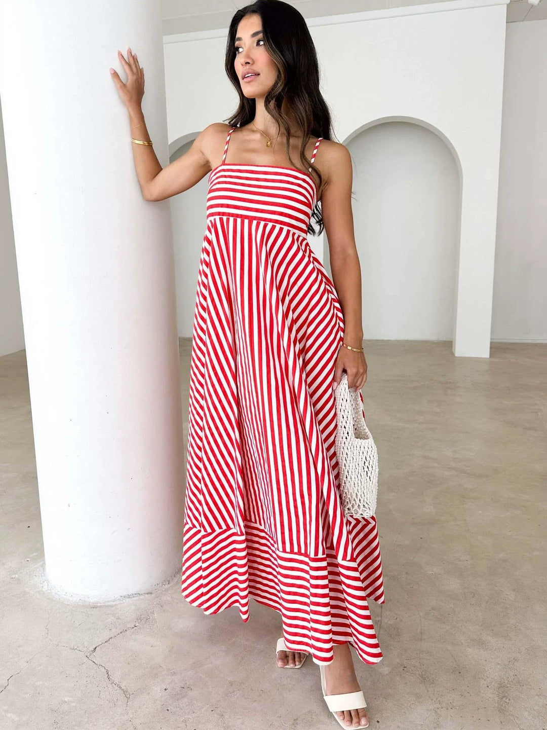 Damen Maxikleid mit Streifen gerader Ausschnitt und Spaghettiträgern mit Stufensaum