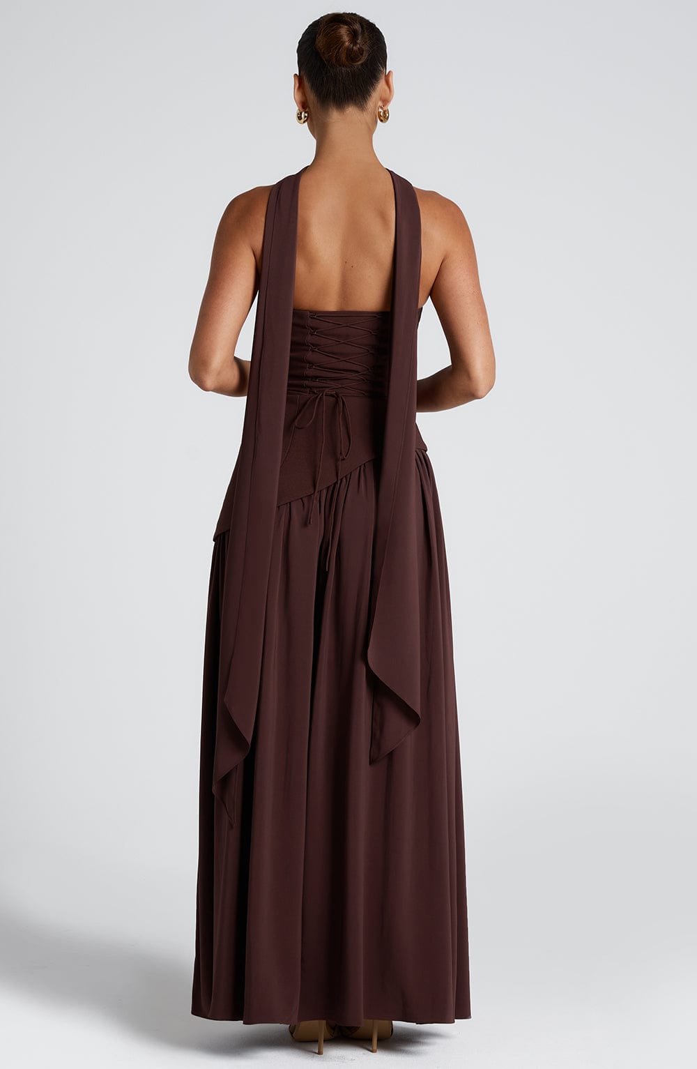 Damen Maxikleid trägerlos mit asymmetrischem Oberteil Beinschlitz und Schal am Hals
