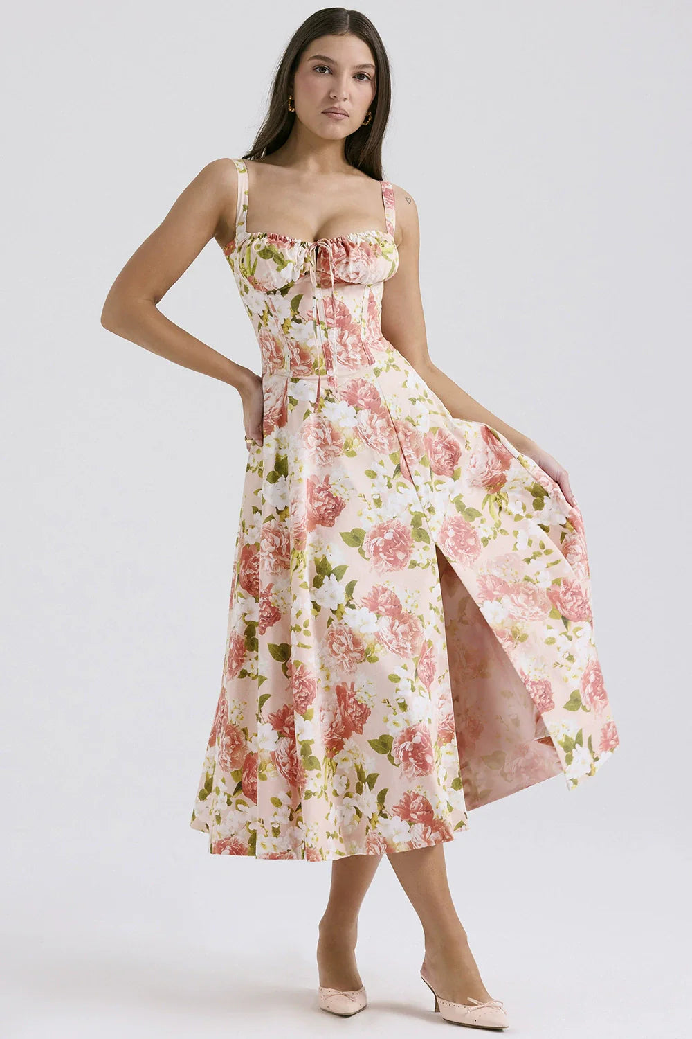 Damen Midikleid mit Herzausschnitt und breiten Trägern mit Ziernähten am Oberteil und Blumenmuster
