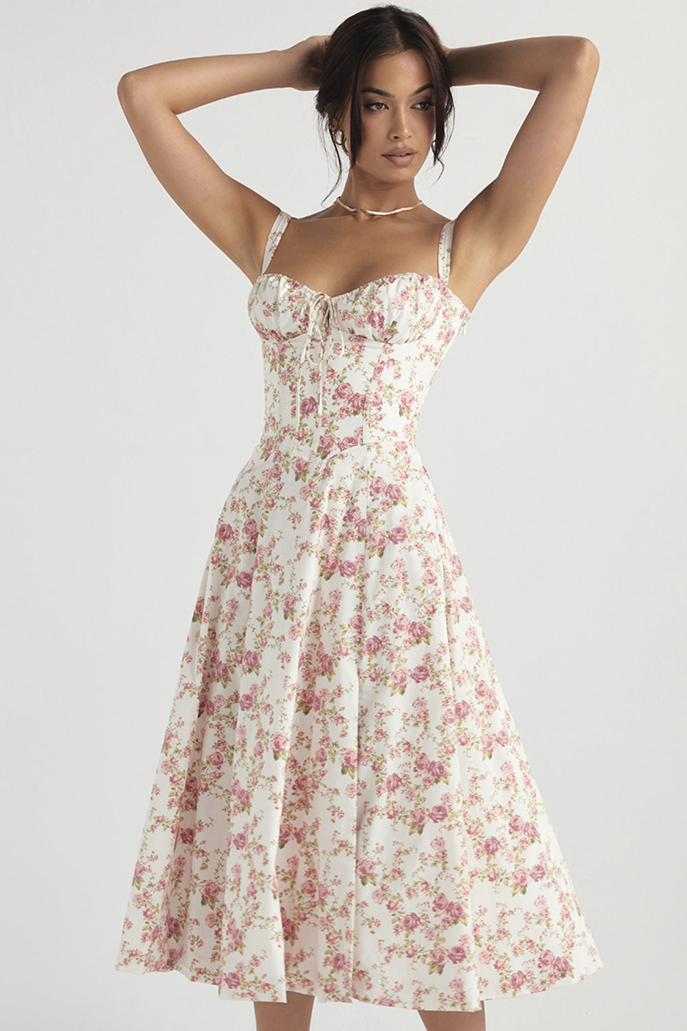 Damen Midikleid mit Herzausschnitt und breiten Trägern mit Ziernähten am Oberteil und Blumenmuster