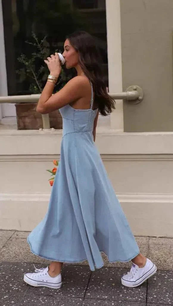 Damen Midikleid mit Herzausschnitt und Spaghettiträgern mit Ziernähten am Oberteil und gerafftem Rückenpanel