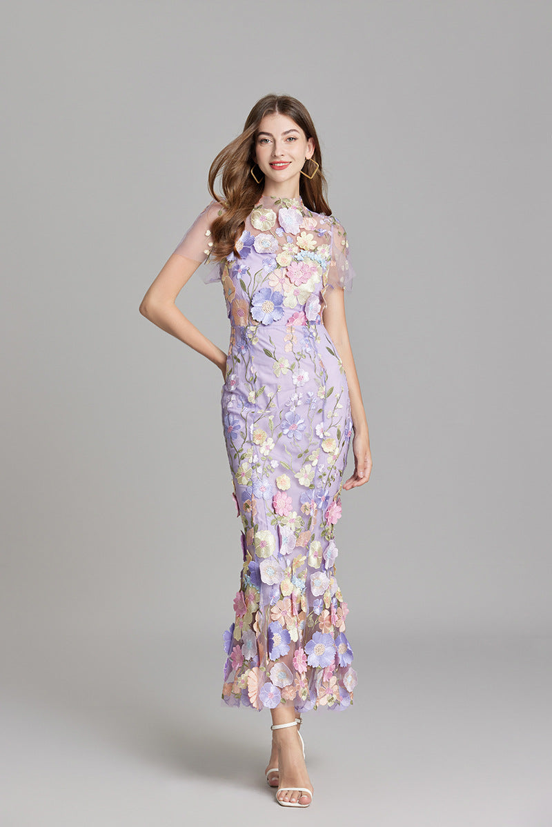 Damen Midikleid mit Kurzen Ärmeln Rundhals Blumenapplikationen und Transparentem Überzug