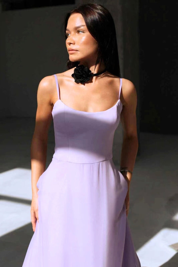 Damen Midikleid mit Spaghettiträgern Gerader Halspartie und Rüschensaum