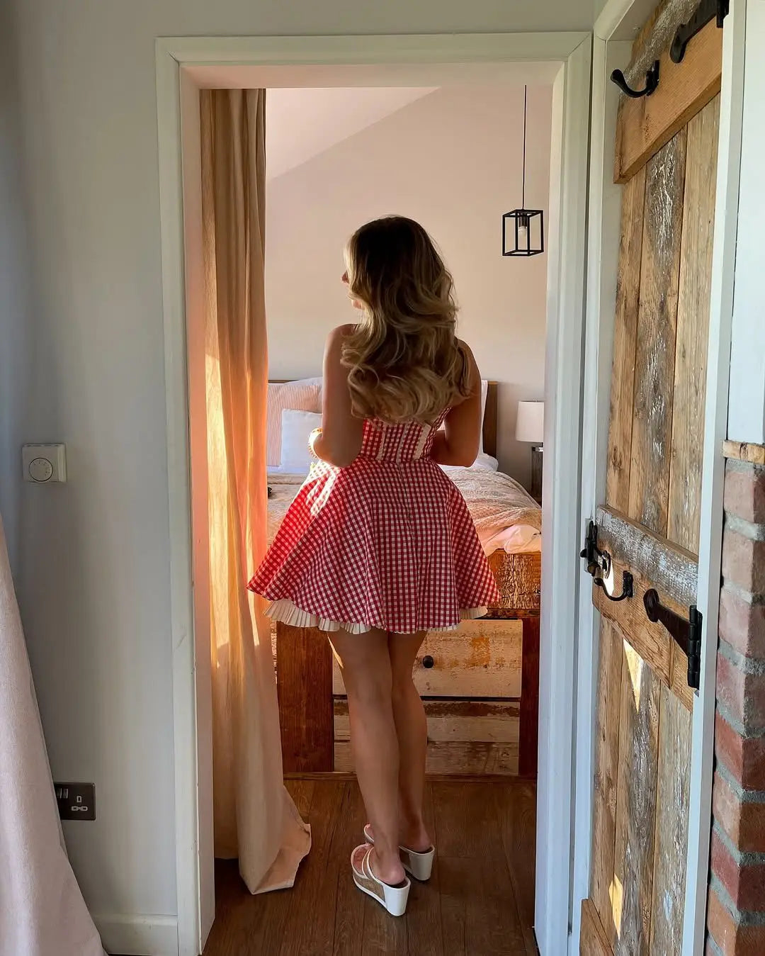 Damen Mini Kleid mit Herzausschnitt Neckholder Trägern Knopfleiste und Karomuster