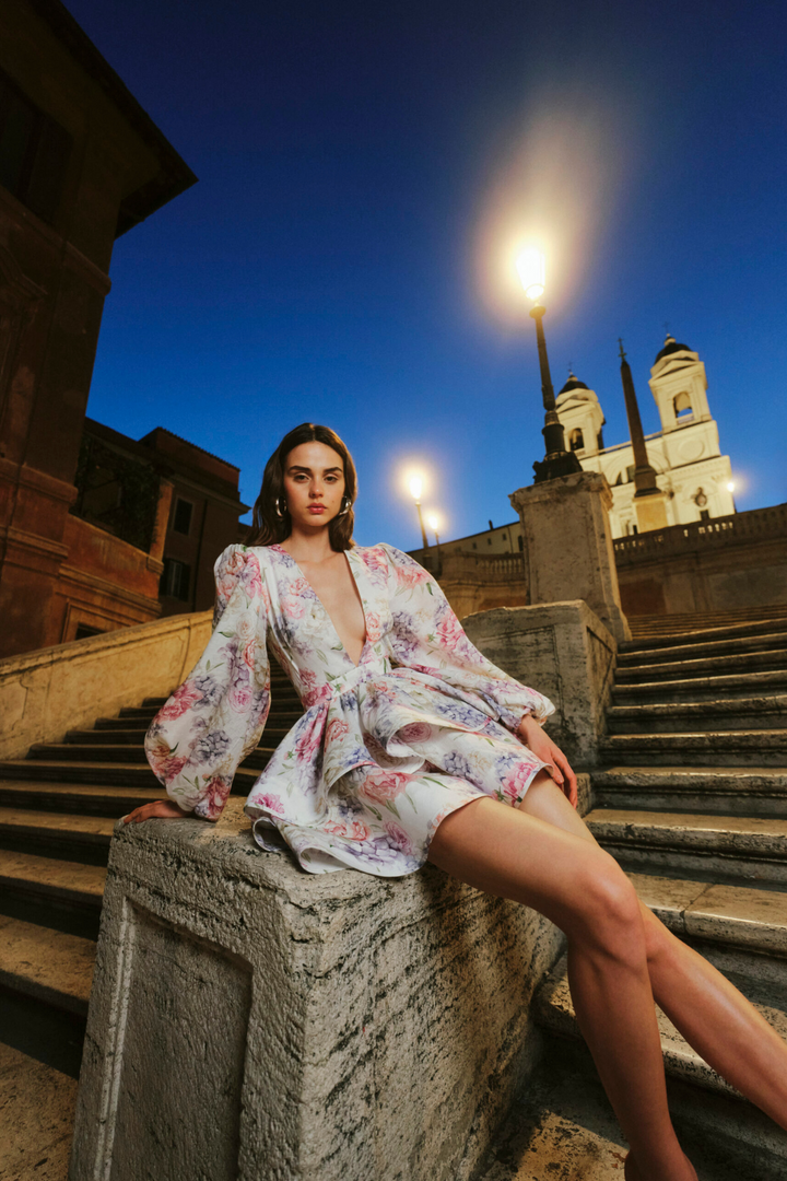 Damen Minikleid mit Blumenmuster tiefem V-Ausschnitt Ballonärmeln und Stufenrock