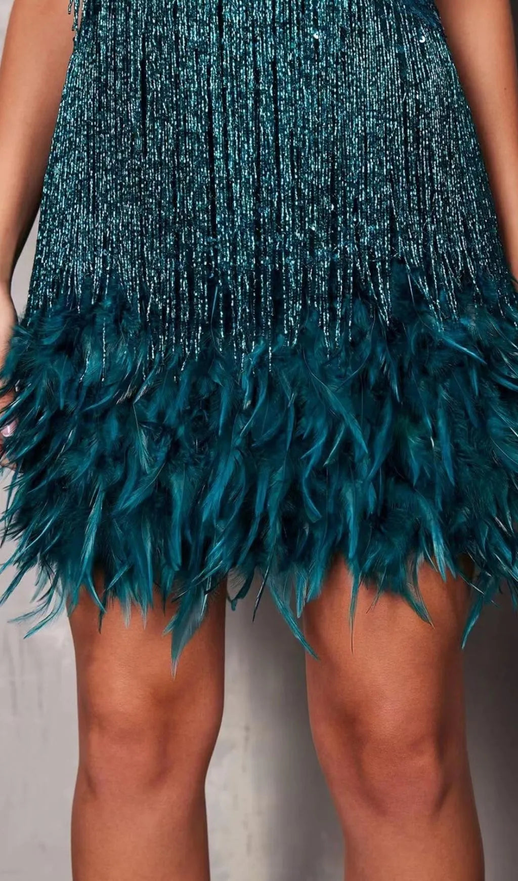 Damen Minikleid mit Spaghettiträgern, Fransenlagen und Federbesatz am Saum-Mini Dress-Alpenkind