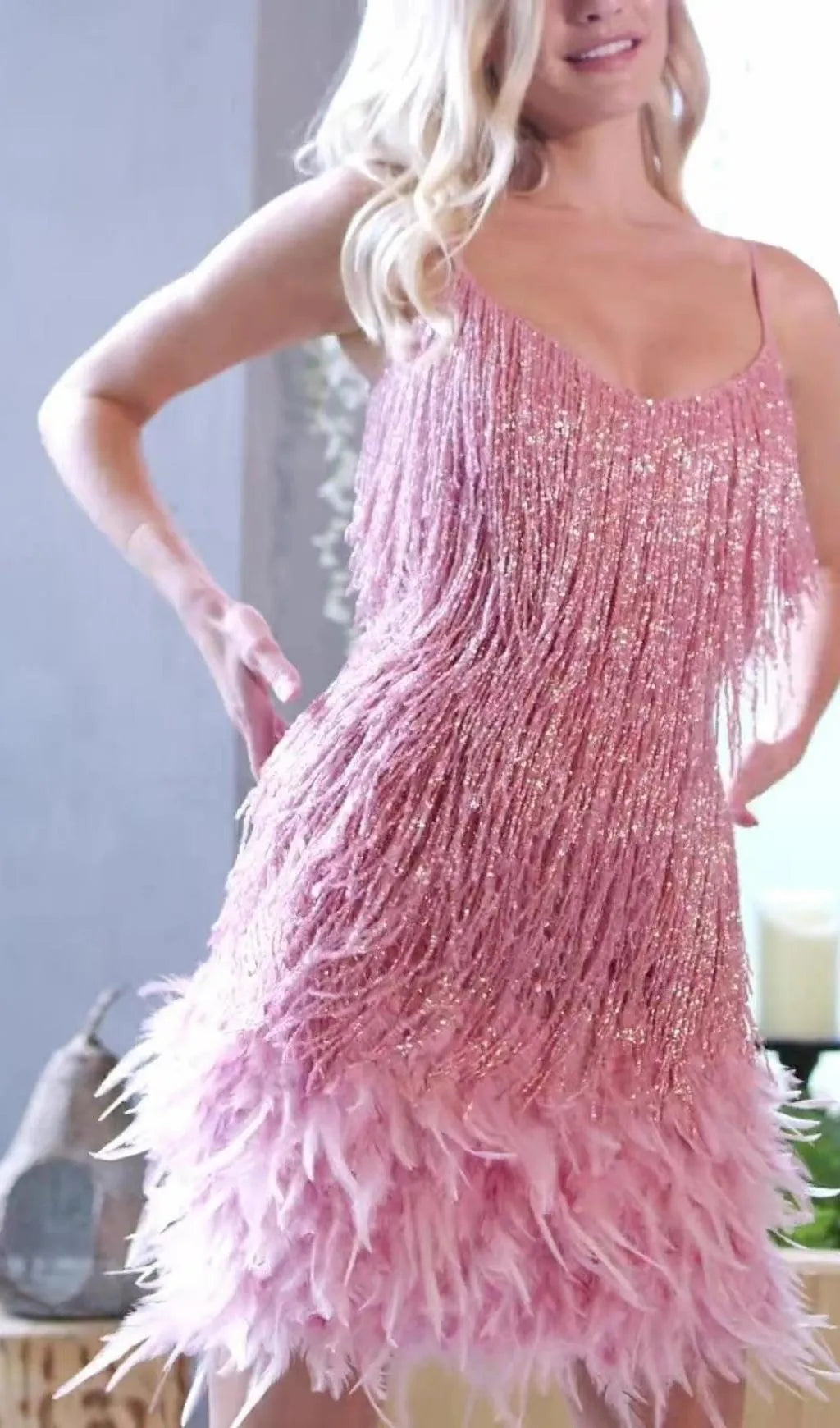 Damen Minikleid mit Spaghettiträgern, Fransenlagen und Federbesatz am Saum-Mini Dress-Alpenkind