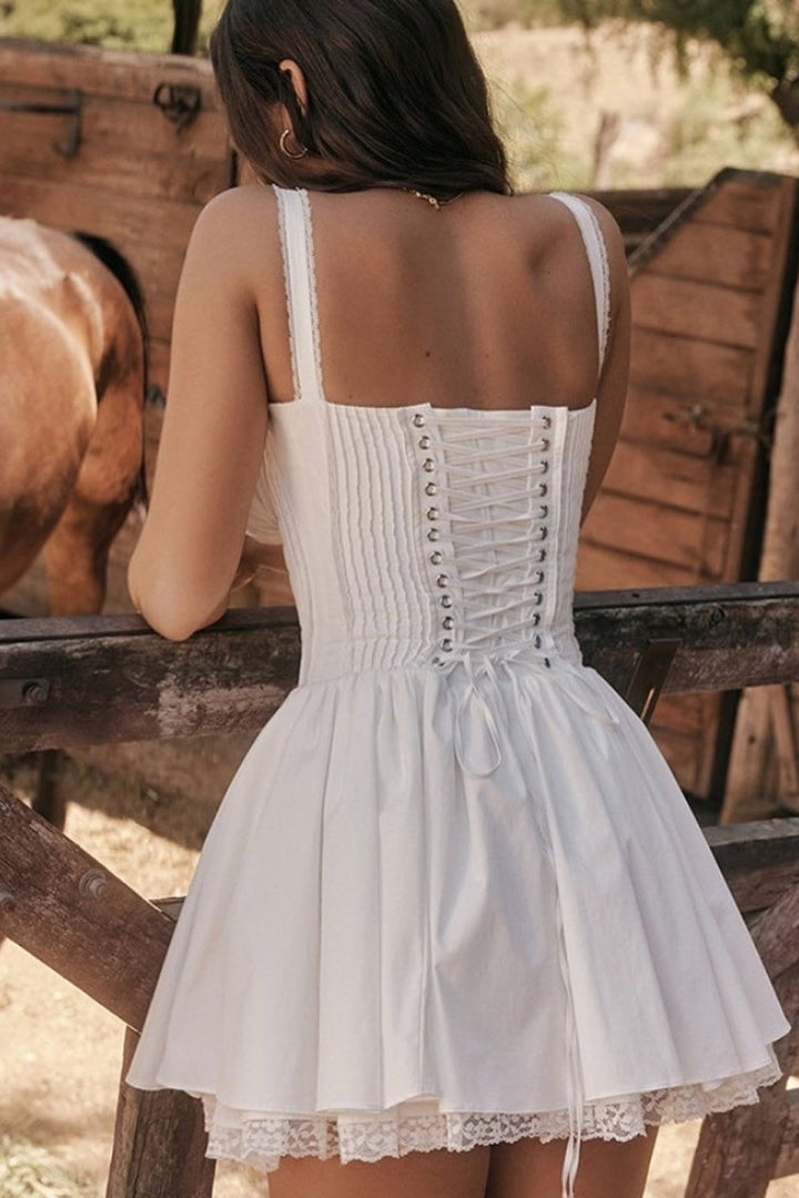 Damen Minikleid mit Trägern Herzförmiger Brustpartie Rüschenrand Schleife und Faltenrock