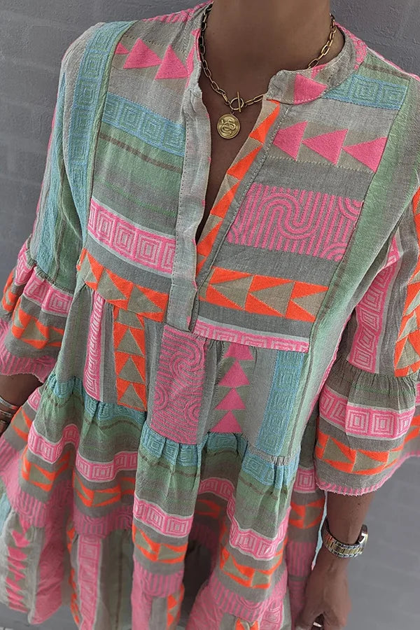Damen Minikleid mit V-Ausschnitt Dreiviertelärmeln und Stufenrock im Patchworkmuster