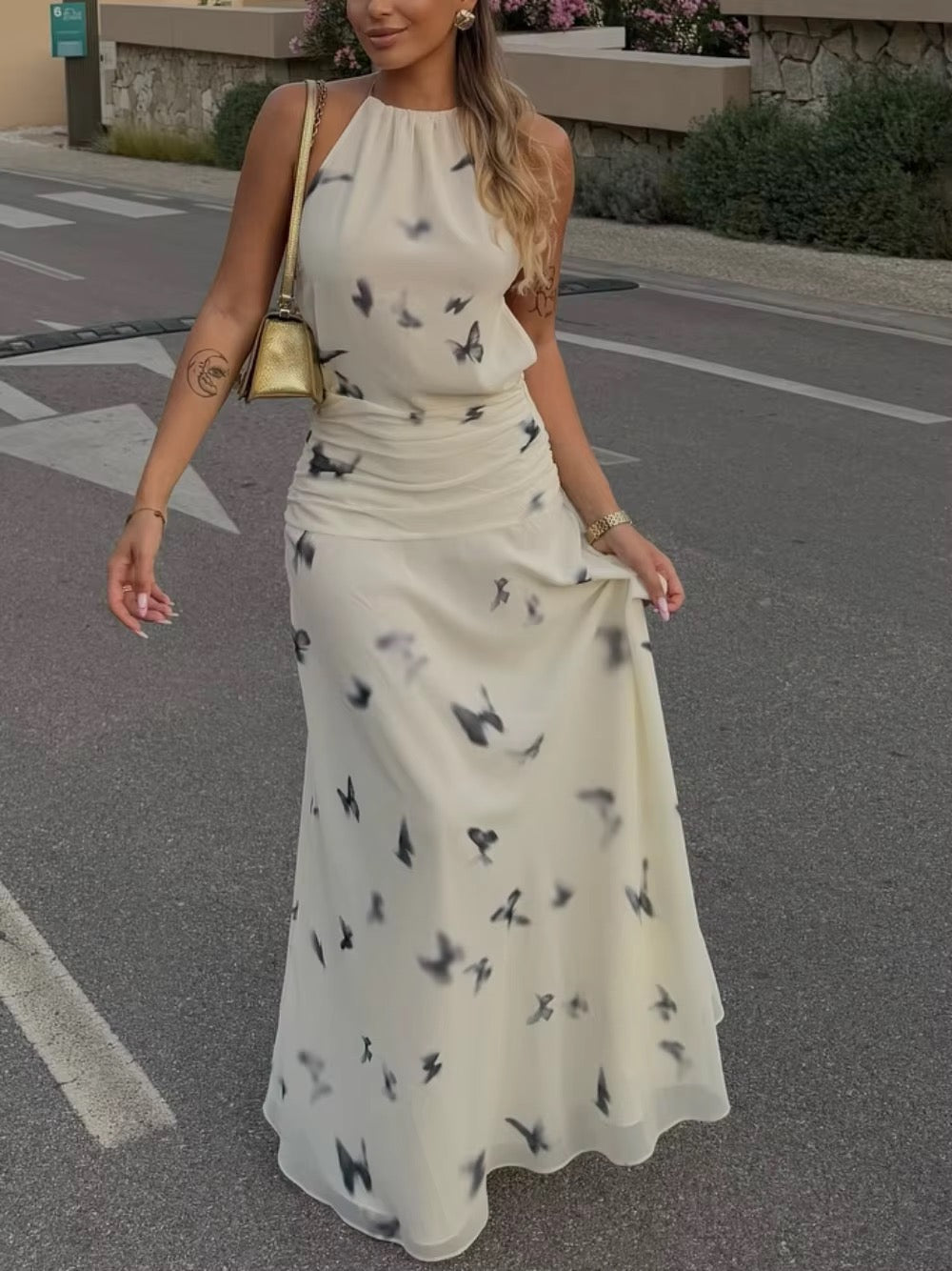 Damen Neckholder Maxikleid mit Schmetterlingmuster und offenem Rücken mit geraffter Taille