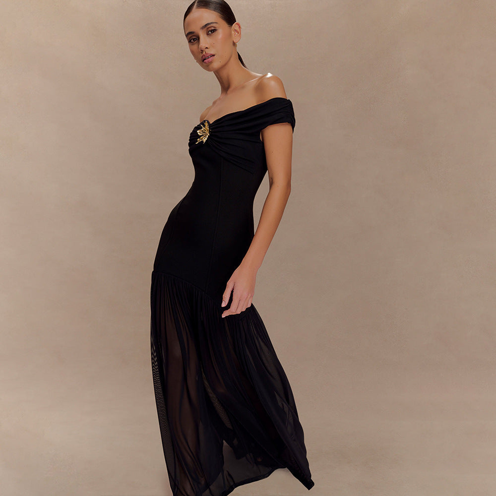 Damen Off-Shoulder Maxikleid mit Zierapplikation und plissiertem Rockteil