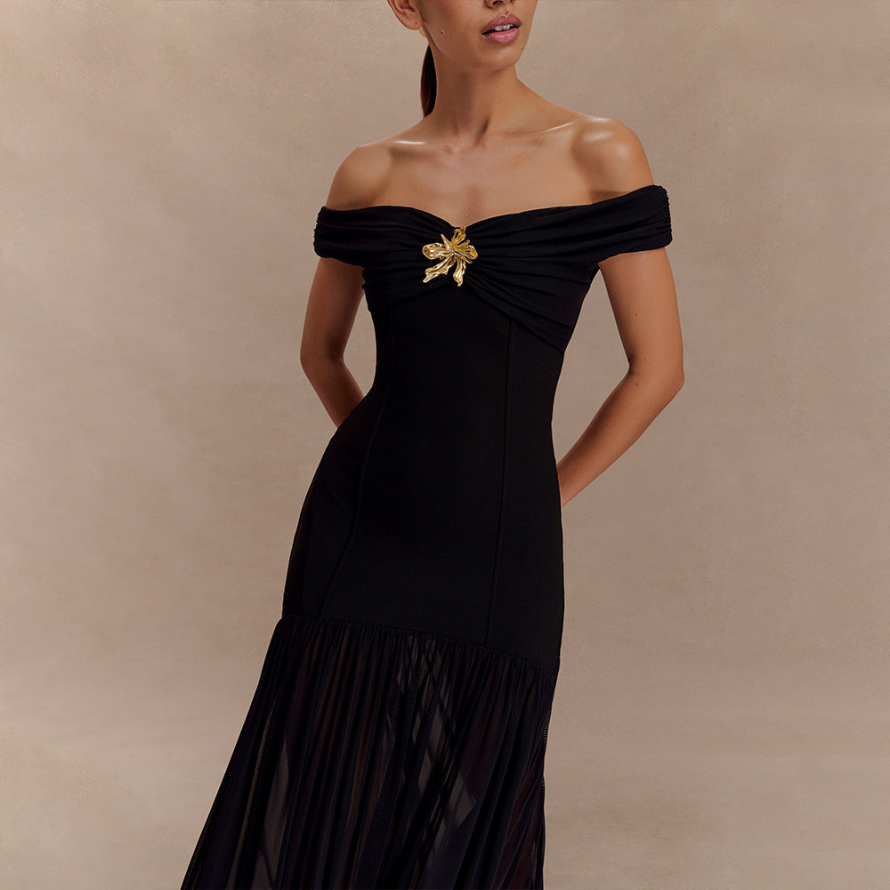 Damen Off-Shoulder Maxikleid mit Zierapplikation und plissiertem Rockteil
