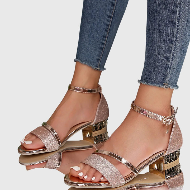 Damen Offene Wedge-Sandalen mit Knöchelriemen und Metallischen Details-Women Footwear-Alpenkind