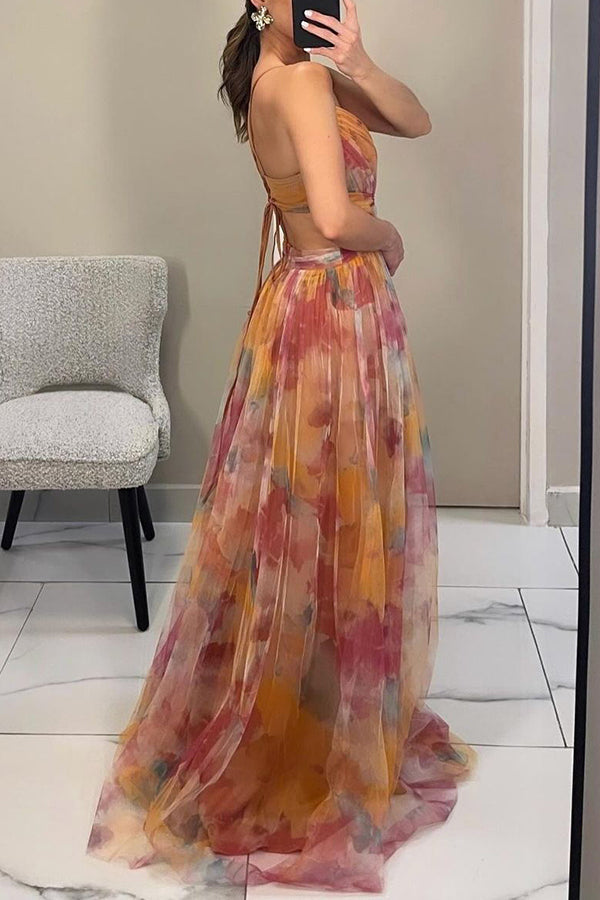 Damen Plissiertes Maxikleid mit Blumenmuster und Spaghettiträgern und Wickelausschnitt