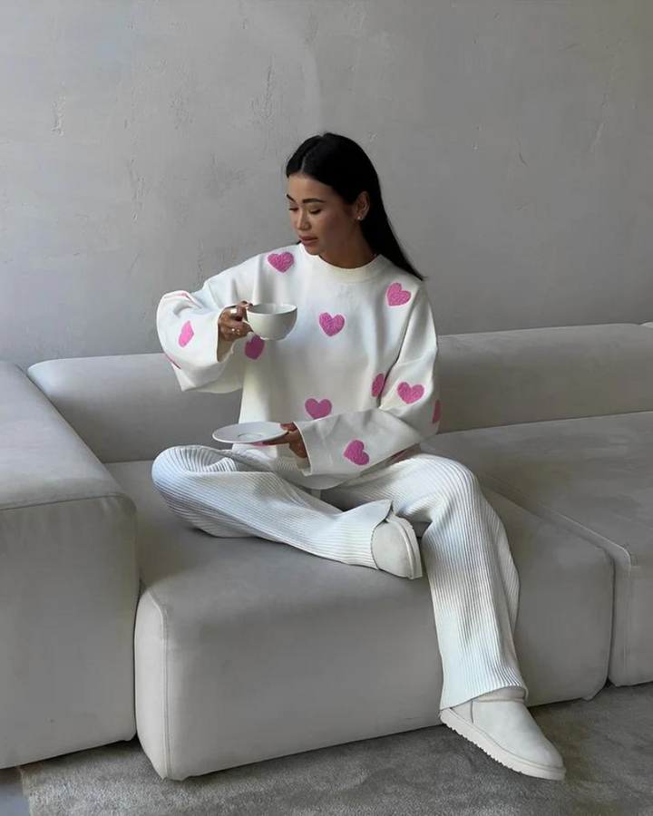 Damen Pullover mit Herz-Applikationen und Rundhalsausschnitt