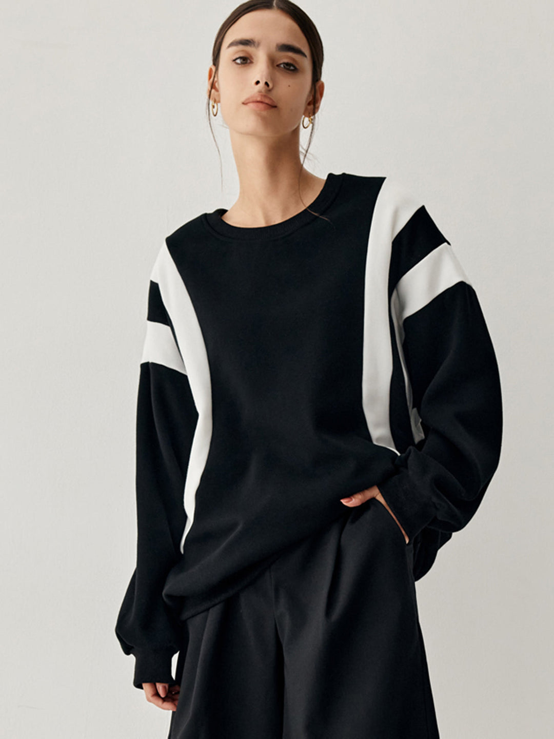 Damen Pullover mit Rundhalsausschnitt und Streifendetail an den Ärmeln