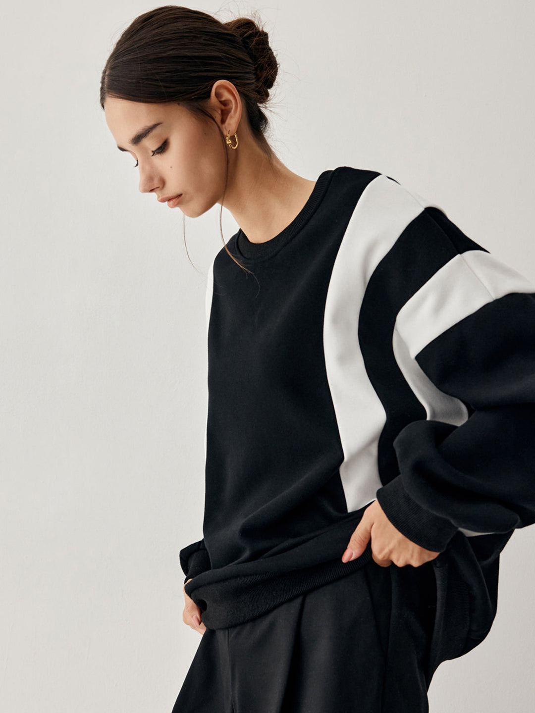 Damen Pullover mit Rundhalsausschnitt und Streifendetail an den Ärmeln