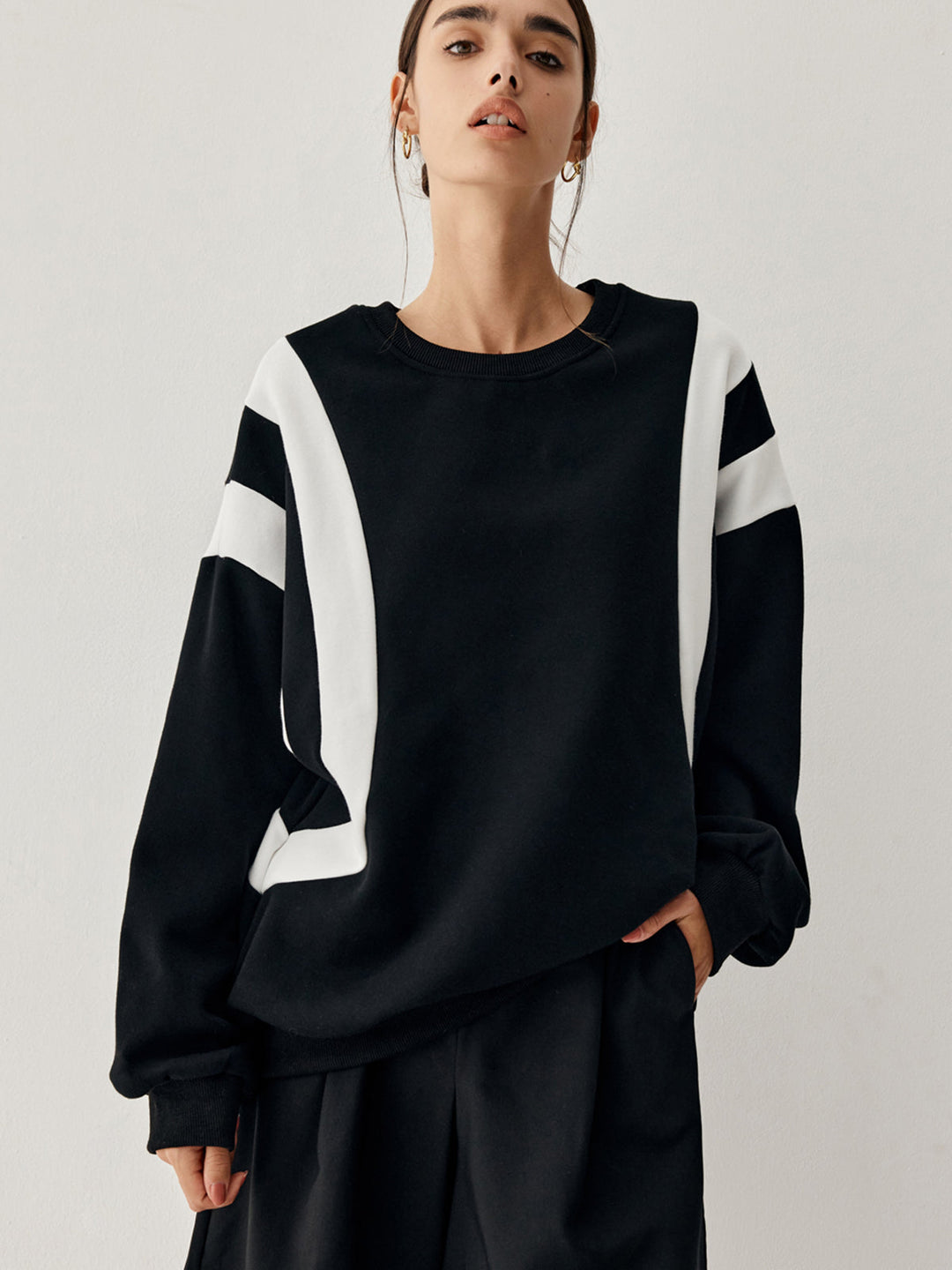 Damen Pullover mit Rundhalsausschnitt und Streifendetail an den Ärmeln