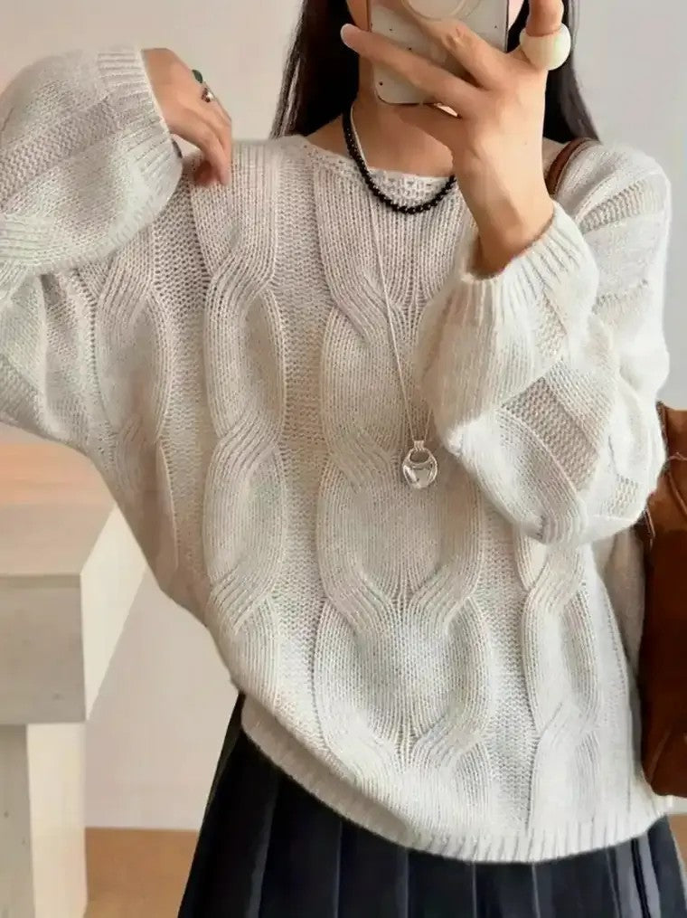 Damen Pullover mit Rundhalsausschnitt vertikalem Zopfmuster langen Ärmeln und gerippten Bündchen