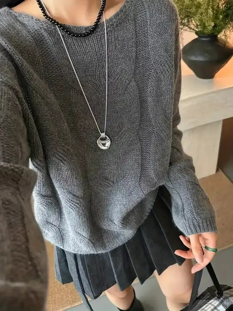 Damen Pullover mit Rundhalsausschnitt vertikalem Zopfmuster langen Ärmeln und gerippten Bündchen