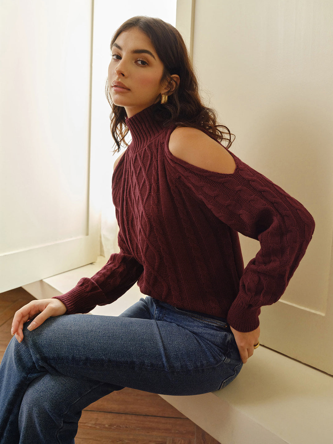 Damen Pullover mit Schulterausschnitten und Zopfmuster