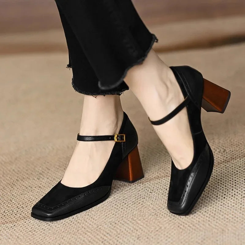 Damen Pumps mit eckiger Spitze und Riemenverschluss-Women Footwear-Alpenkind