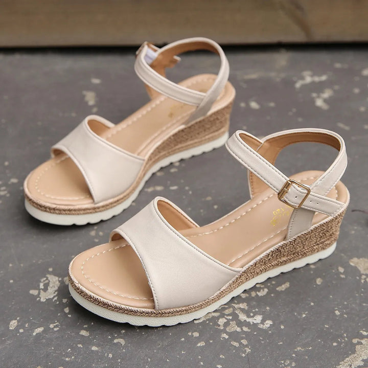 Damen Sandalen mit offener Zehenpartie und Riemenverschluss-Women Footwear-Alpenkind