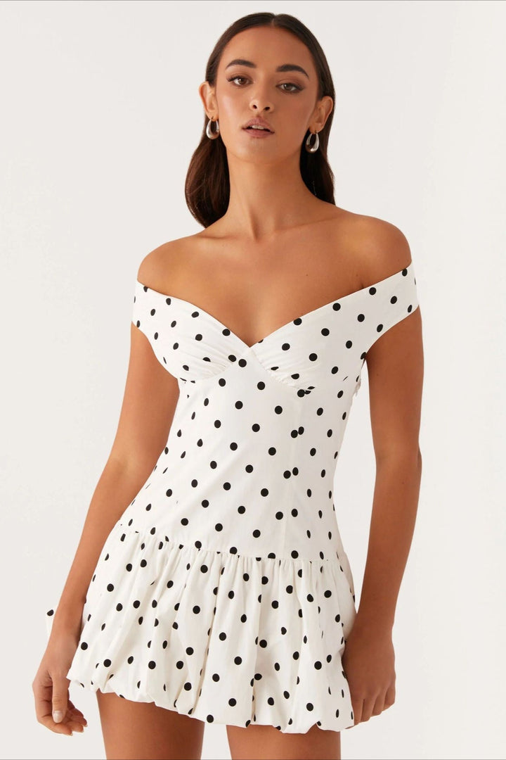 Damen Schulterfreies Minikleid mit Herzausschnitt und Punktemuster sowie Schösschen-Saum und offenem Rücken