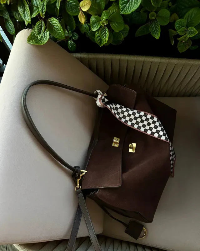 Damen Schultertasche mit Klappe und Drehverschluss-Women Accessories-Alpenkind