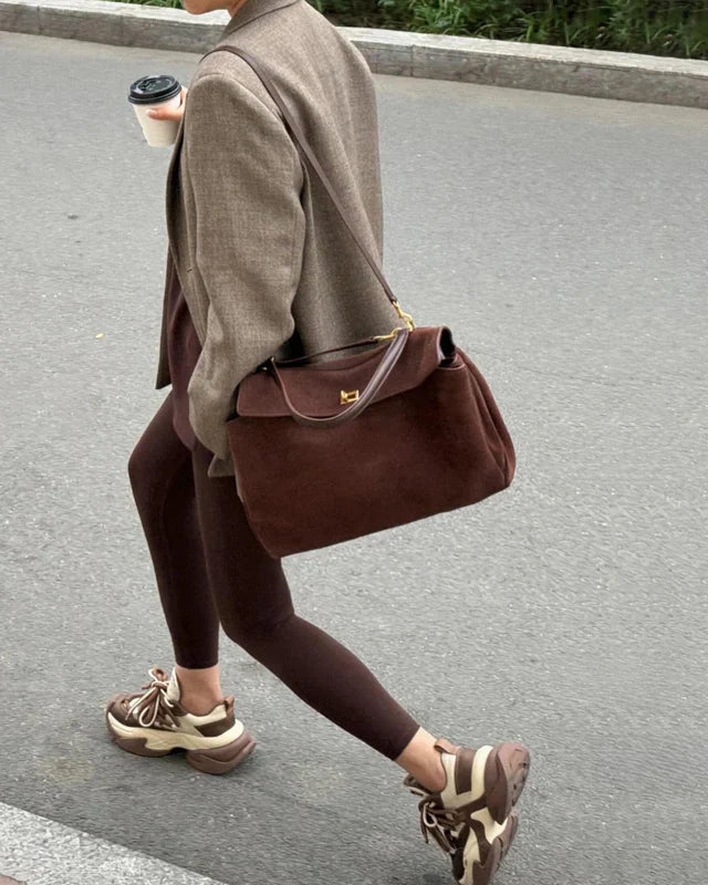 Damen Schultertasche mit Klappe und Drehverschluss-Women Accessories-Alpenkind