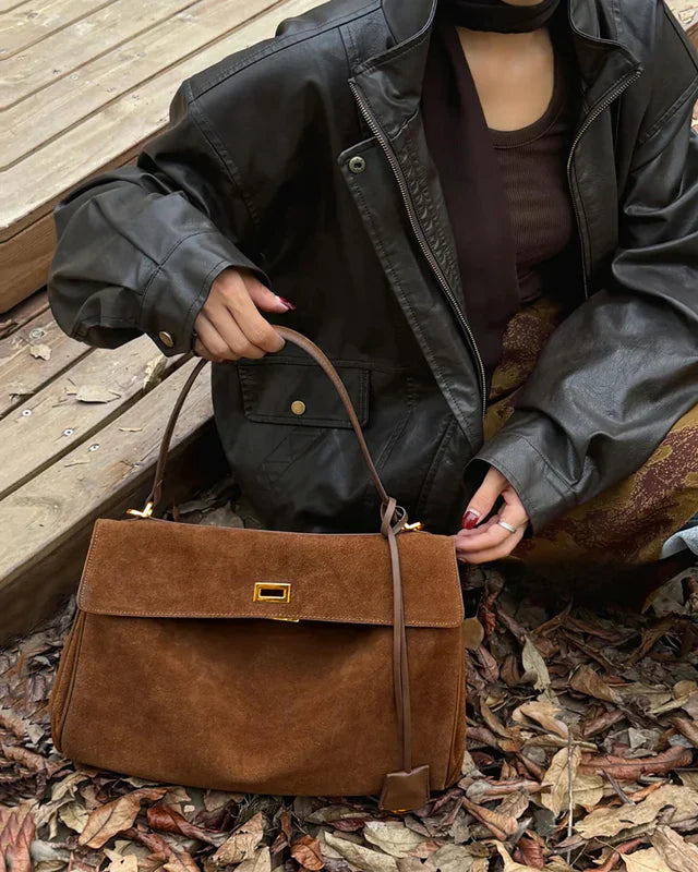 Damen Schultertasche mit Klappe und Drehverschluss-Women Accessories-Alpenkind