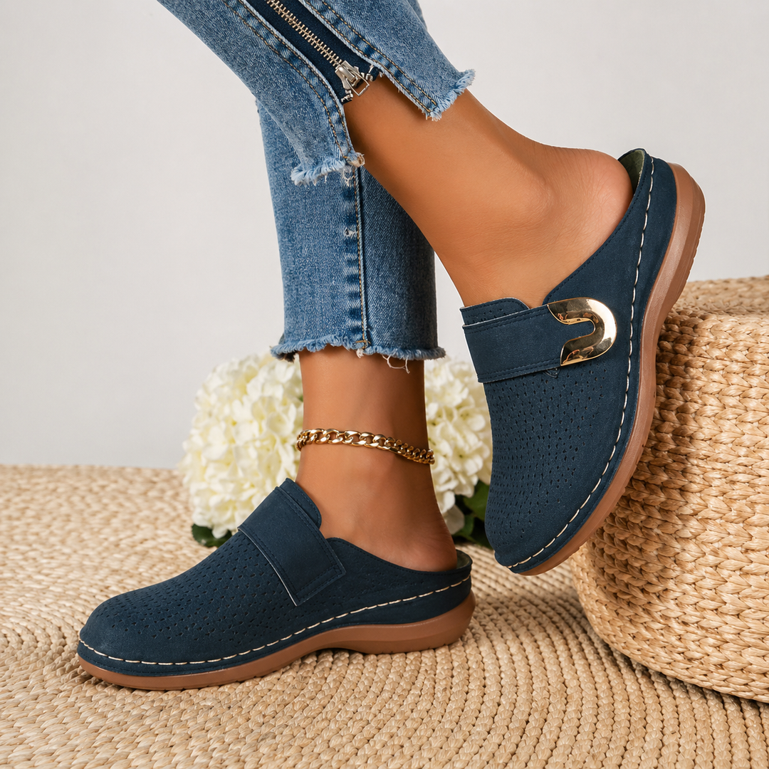 Damen Slip-On Loafer mit Schnallenriemen und Perforiertem Obermaterial-Women Footwear-Alpenkind