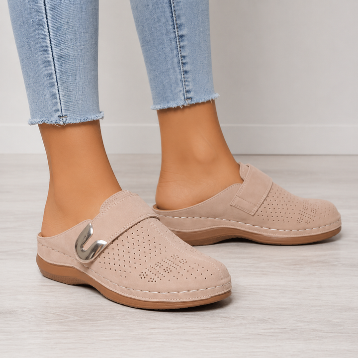 Damen Slip-On Loafer mit Schnallenriemen und Perforiertem Obermaterial-Women Footwear-Alpenkind