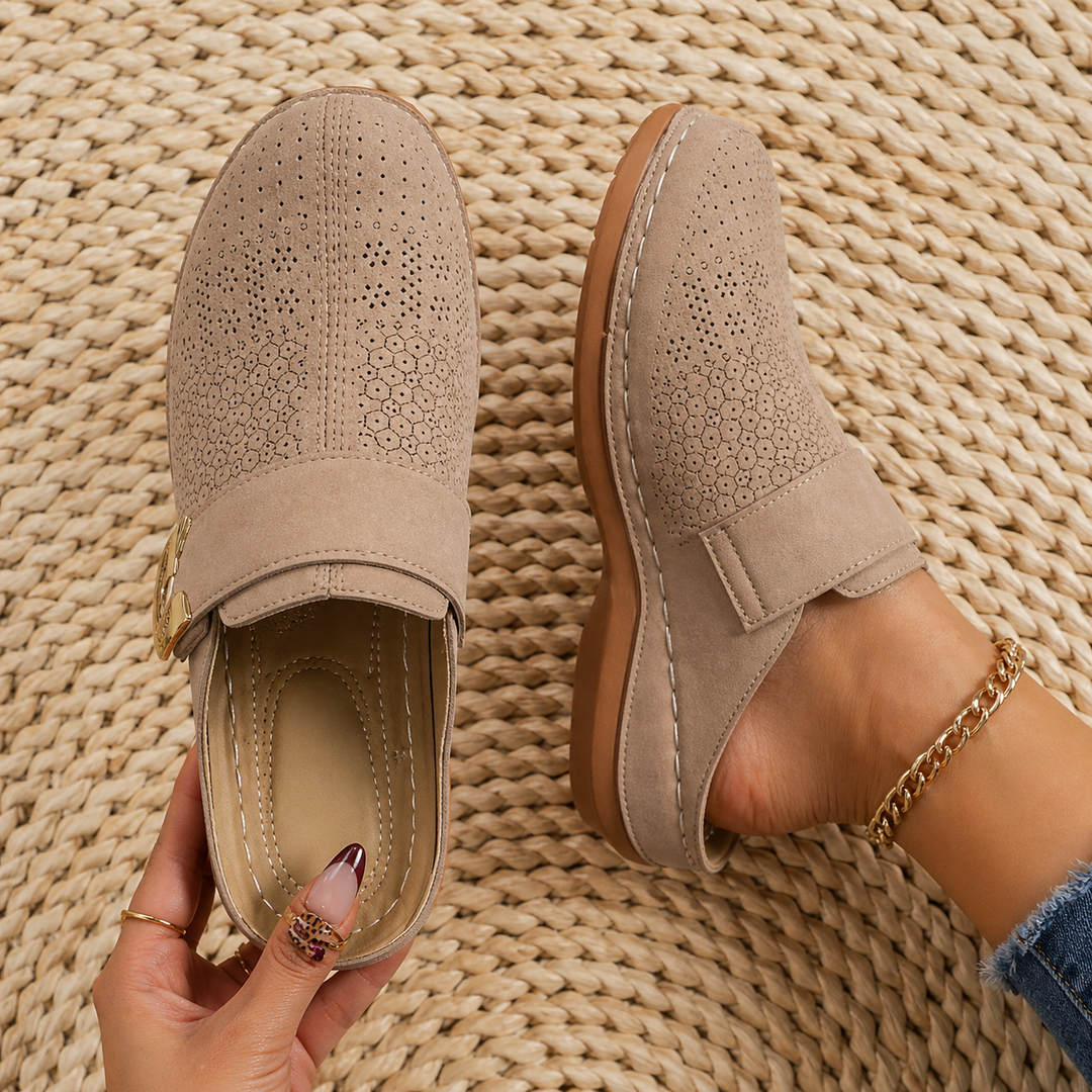 Damen Slip-On Loafer mit Schnallenriemen und Perforiertem Obermaterial-Women Footwear-Alpenkind