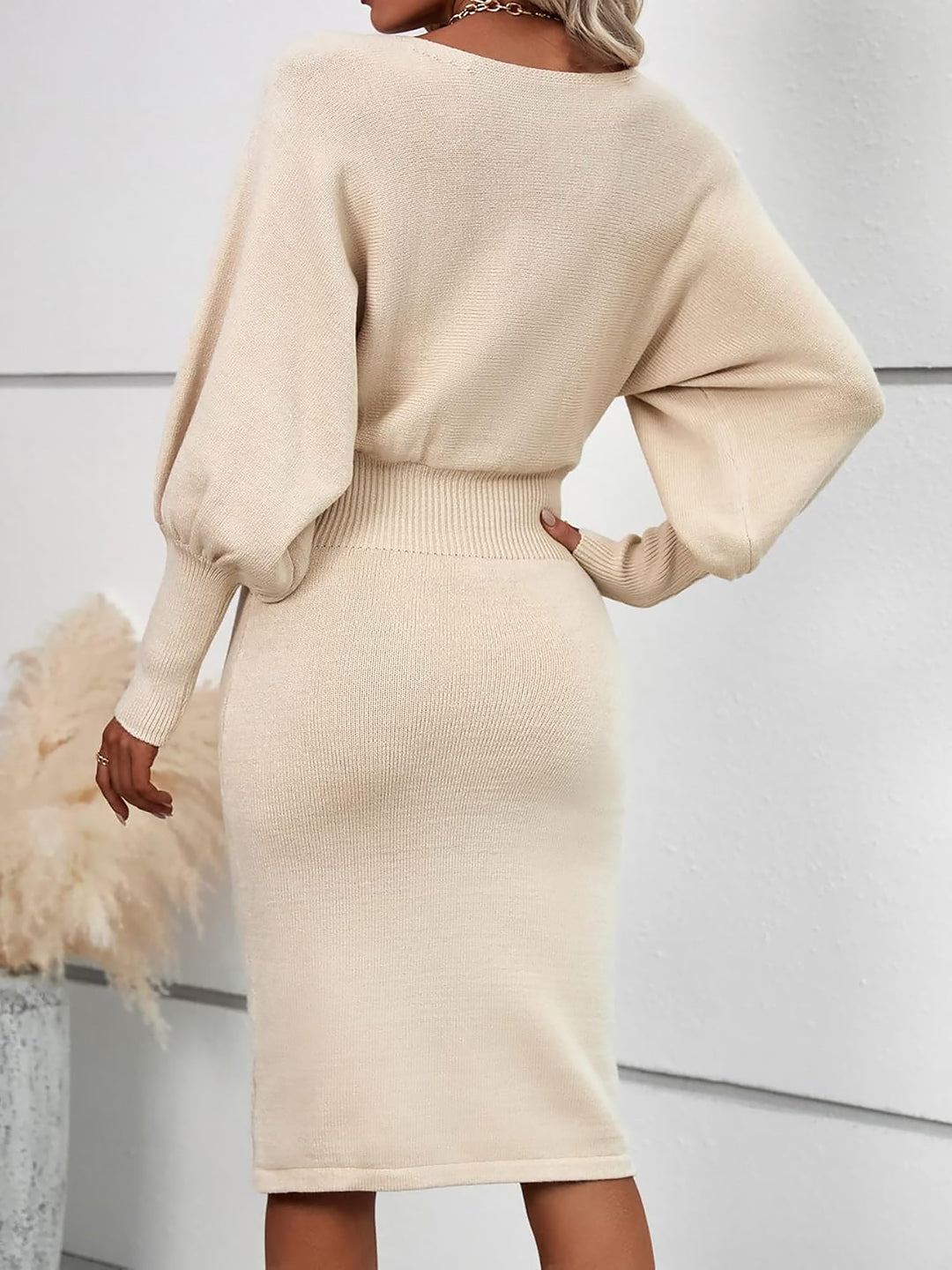 Damen strickkleid mit rundhalsausschnitt ballonärmeln und midilänge