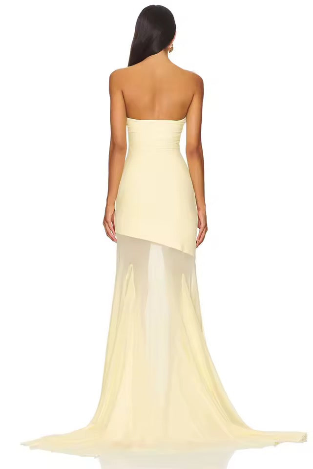 Damen Trägerloses Maxikleid mit asymmetrischem durchsichtigem Einsatz und ausgestelltem Saum