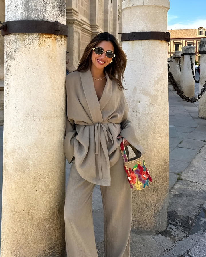 Damen Zweiteiliges Set mit Wickeljacke mit Bindegürtel und weiter Hose