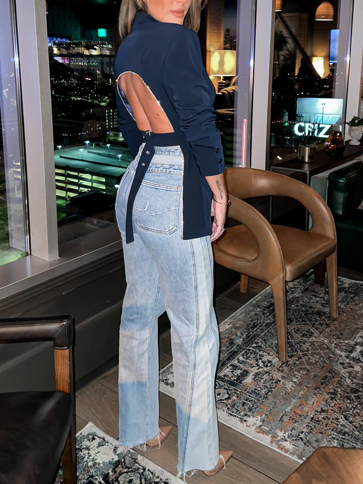 Damenjacke mit offenem Rückenausschnitt und Strassdetail