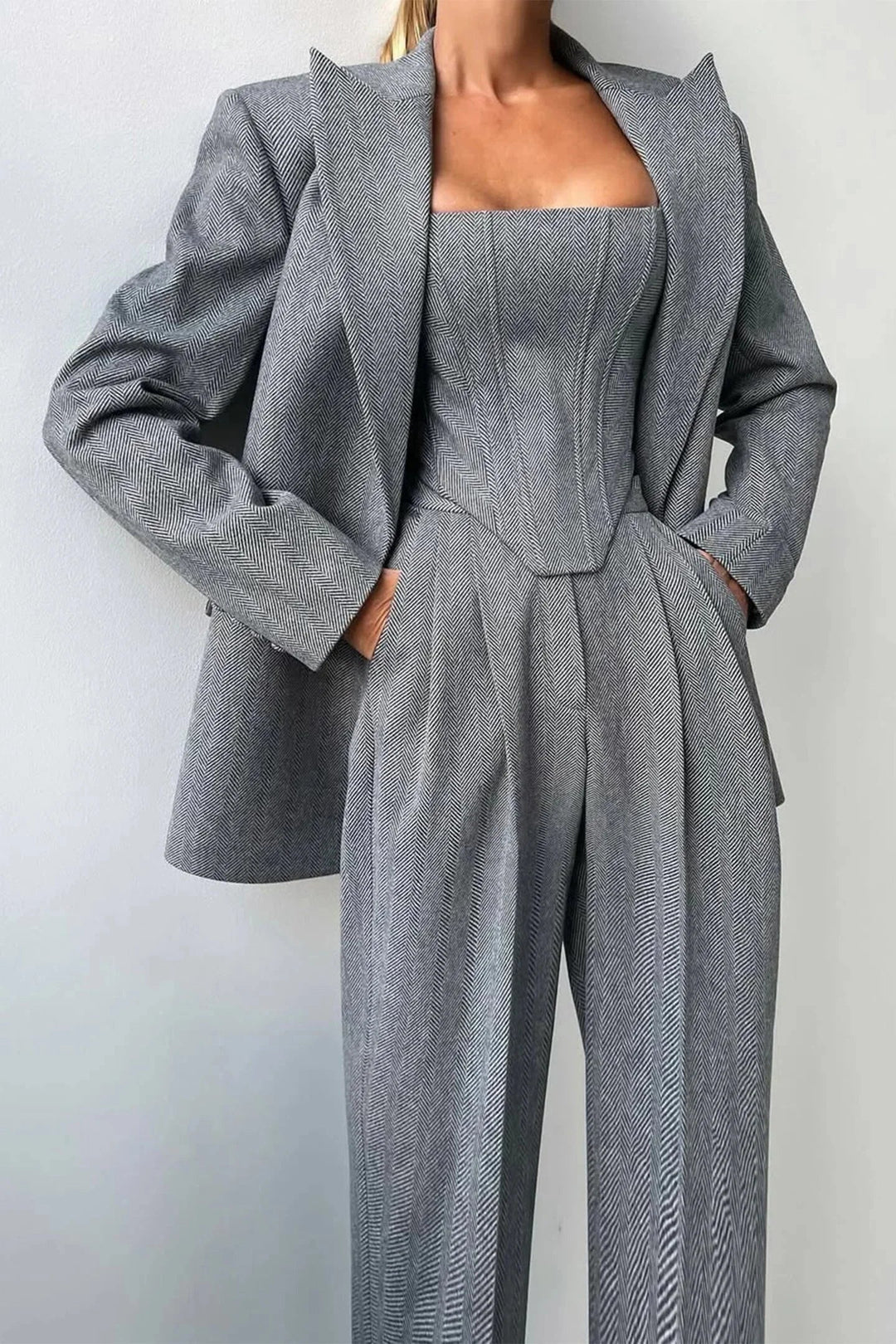 3-teiliges, tailliertes Set für Damen: Oberteil, Rock und Blazer