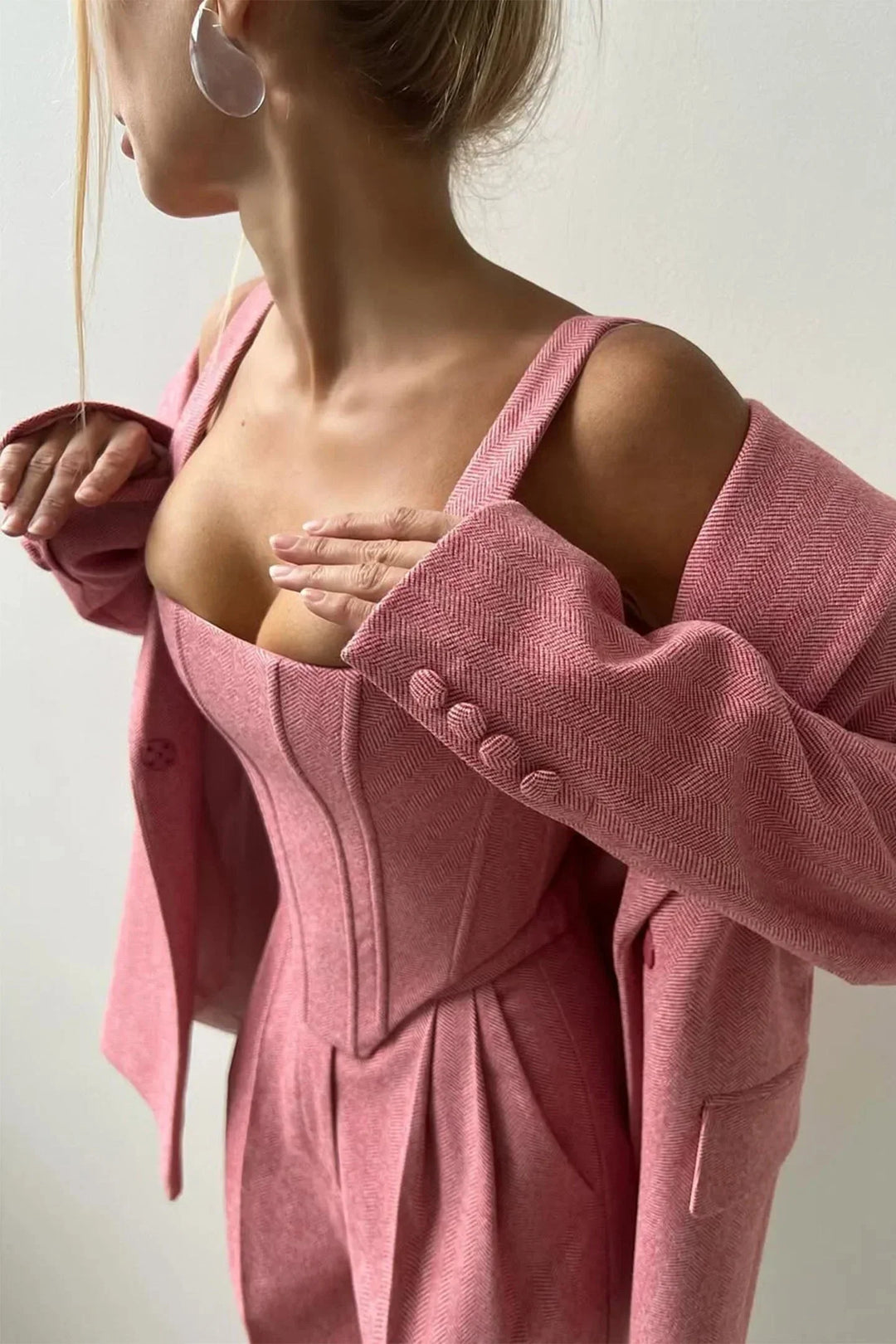 3-teiliges, tailliertes Set für Damen: Oberteil, Rock und Blazer