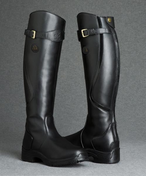 Kniehohe Stiefel | Riemendetail mit Profilsohle