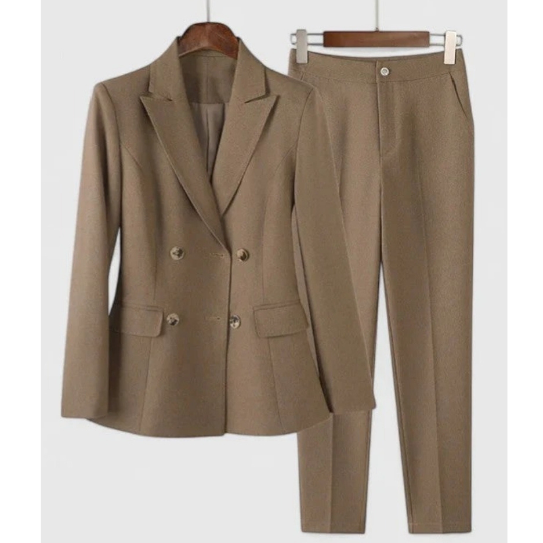 Formelle Business-Kleidung für Damen – Blazer und Hose für das Büro und den Alltag