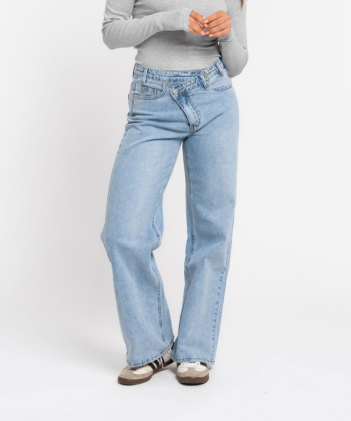 Stretch Straight Leg Jeans Galia Hellblau Ladypolitan ♡