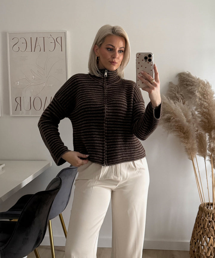 Zip Strickjacke Helena Streifen Braun Ladypolitan ♡