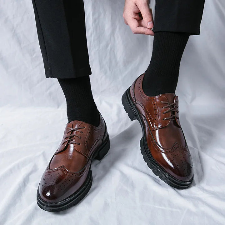 Herren Schnürschuhe mit Wingtip-Details und Perforierter Oberfläche-Men Footwear-Alpenkind